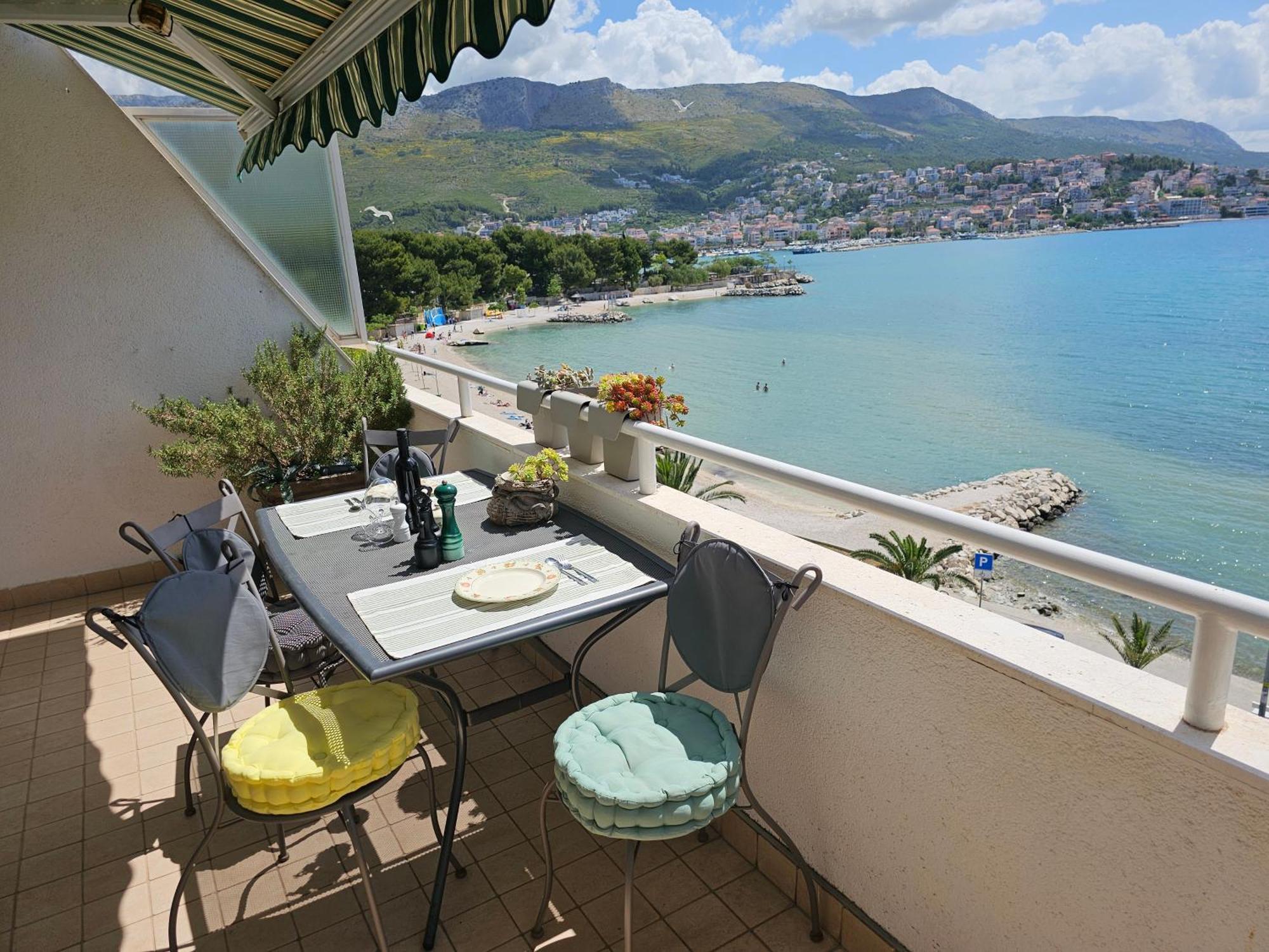 Apartment With A Magical View Split Exterior photo